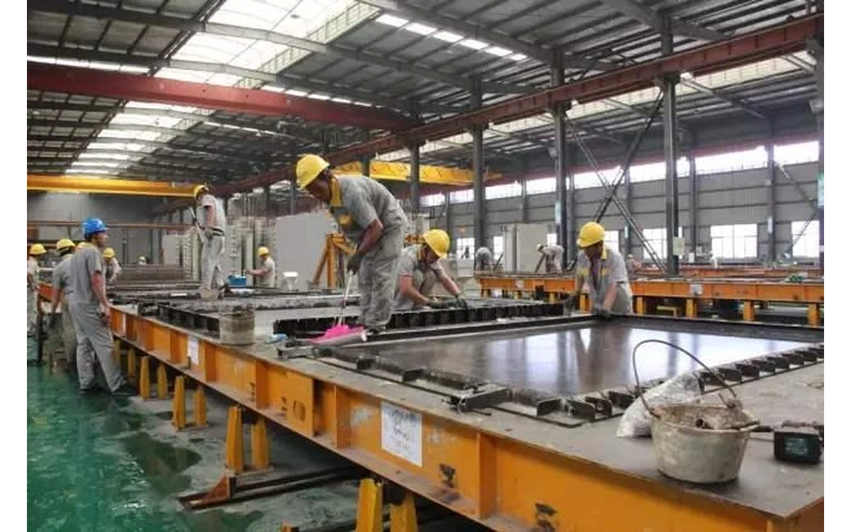 Shuttering automation reference equipment for a wall and slab precast plant
