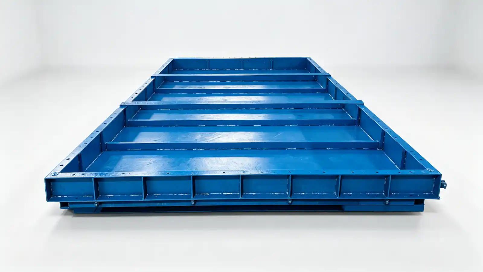 Steel mould system for producing precast concrete floor and roof slabs