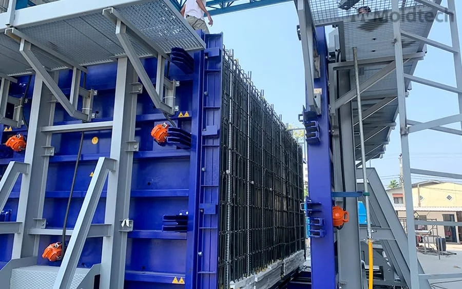 Hydraulic mould opening and core release equipment at a PPVC factory
